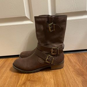 Brown buckle boots